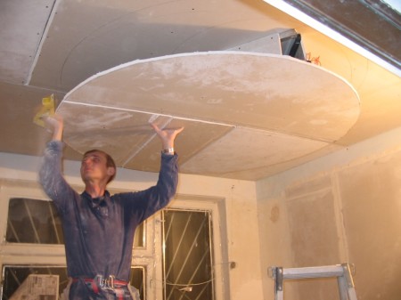 Plafoane din gips-carton, în sala foto soluții interesante (foto) Plafoane din gips-carton, în sala foto soluții interesante