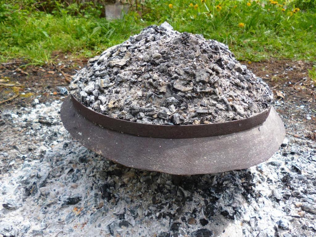 Sach (bucătăria balcanică) (acoperă cu grijă cu sachem) Sach (bucătăria balcanică)