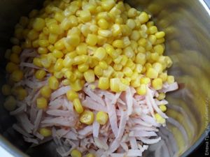 carbonat de salată și ananas (șuncă) Salata cu carbonat și ananas