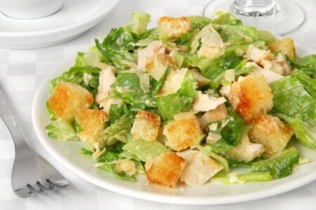 Salata Caesar cu opțiuni de gătit interesante de pui si maioneza (salata) Salata Caesar cu pui si maioneza interesant opțiuni de gătit
