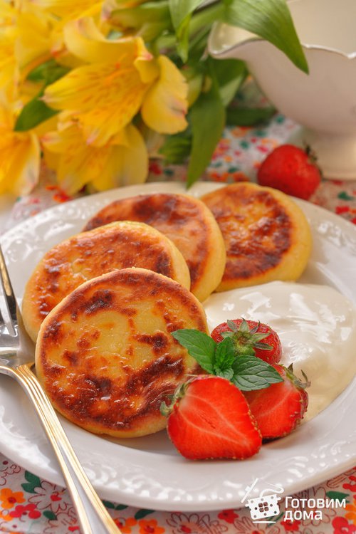 Cheesecakes de brânză de vaci reteta clasica cu fotografie (prăjituri cu brânză de la caș) Cheesecakes de brânză de vaci reteta clasica cu o fotografie