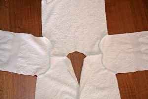 Model roba cu miros, cu o glugă și nasturii - MK pentru începători (cu butoane) roba model cu miros, cu o glugă și nasturii - MK pentru începători