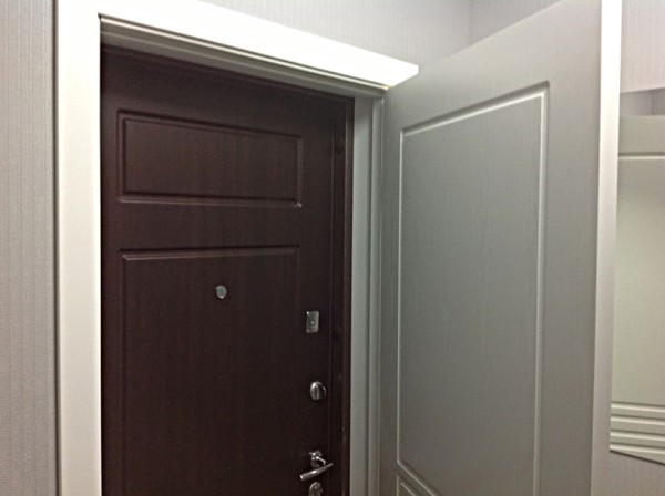A doua ușă de intrare la argumente pro și contra apartament (doua usa intrare apartament) A doua ușă de intrare la argumente pro și contra apartament