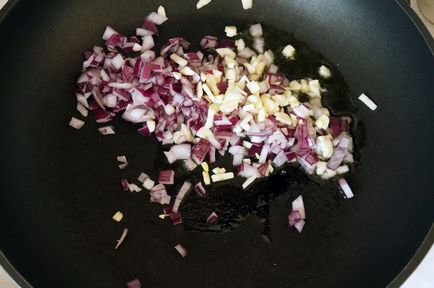 Burger american cu carne de pui si bacon, sos de gratar de casă - Andy Chef - un blog despre mâncare și (sosul) Burger american cu carne de pui si bacon, sos de gratar de casă - Andy Chef - un blog despre mâncare și