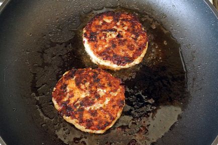 Burger american cu carne de pui si bacon, sos de gratar de casă - Andy Chef - un blog despre produse alimentare, și (blog) Burger american cu carne de pui si bacon, sos de gratar de casă - Andy Chef - un blog despre mâncare și