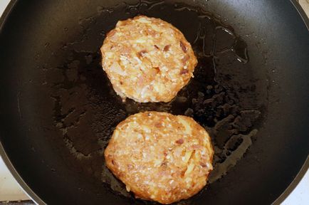 Burger american cu carne de pui si bacon, sos de gratar de casă - Andy Chef - un blog despre mâncare și (Burger) Burger american cu carne de pui si bacon, sos de gratar de casă - Andy Chef - un blog despre mâncare și