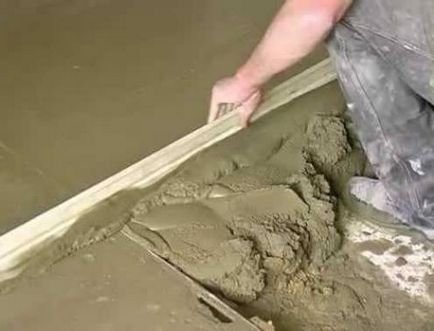 sapa de beton intr-o casa de lemn, cu propriile sale mâini (acasă) sapa de beton intr-o casa de lemn cu mâinile lor