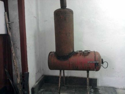 Soba pe verticală a cilindrului de gaz, orizontale, desene, îmbunătățiri, fotografii, clipuri video (aragaz butelia de gaz cuptor cu mâinile sale cabana garaj ph marca video) Soba dintr-un cilindru de gaz este vertical, orizontal, desene, accesorii, foto, video