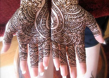 Prețul de Mehendi la București interior West End (pret) Prețul de Mehendi la București interior West End