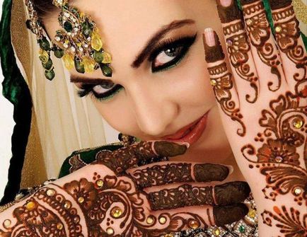 Prețul de Mehendi la București interior West End (pret) Prețul de Mehendi la București interior West End