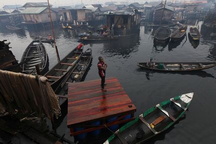 Negru Veneția (Makoko- Town Water) negru Veneția
