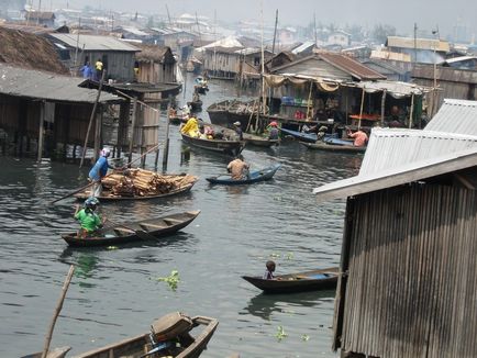 Negru Veneția (Makoko- Town Water) negru Veneția