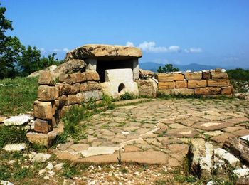 Dolmen a teritoriului Krasnodar (foto) în cazul în care acestea sunt, poveste misterioasă, comentarii (dolmene foto) Dolmen a teritoriului Krasnodar (foto) în cazul în care acestea sunt, poveste misterioasă, comentarii de călătorie