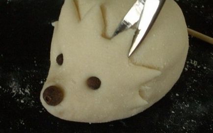 Arici din aluat sărat cu mâinile (Hedgehog) Arici din aluat sărat cu mâinile