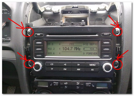 Scoaterea radio Volkswagen Jetta și înlocuit cu un nou (substitut) Scoaterea radio Volkswagen Jetta și înlocuit cu un nou