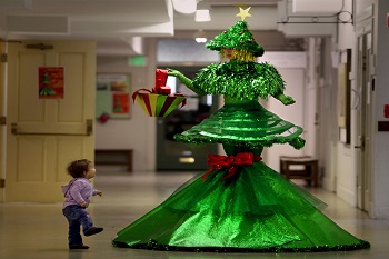Cum să coase un costum de Crăciun pomi de Crăciun cu mâinile lor (cum se coase costume de Crăciun pom de Crăciun cu propriile sale mâini pentru copii de Anul Nou carnaval pentru adulți copac model cravată vesel) Cum să coase un costum de Crăciun pomi de Crăciun cu mâinile lor