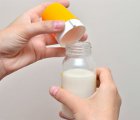 Cum să-și exprime mâinile de lapte matern (mâini) Cum să-și exprime mâinile de lapte matern
