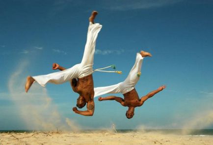 Capoeira - adică, o artă marțială sau dans (Capoeira) Capoeira - adică, o artă marțială sau dans