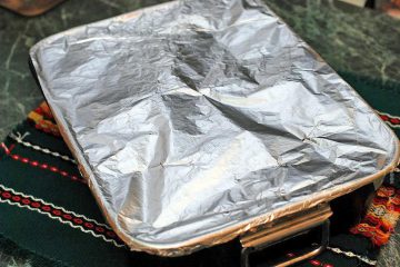 Cartofi copți într-un cuptor cu Rosmarinus proaspete (ramuri de rozmarin rupe foi) Cartofi la cuptor cu rozmarin proaspăt