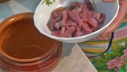 Cartofi în oala cu carnea în cuptor (vase) Cartofi în oala cu carnea în cuptor