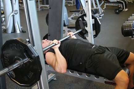 exerciții complexe pe biceps braț oscilant si triceps o zi de antrenament (mâini) exerciții complexe pentru arme swing biceps și triceps într-o singură zi de formare