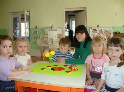 Sinopsis nod pentru desen de-al doilea cel mai tânăr grup „o buburuză“ (secundar) nod Sinopsis prin tragere de-al doilea cel mai tânăr grup „gărgăriță“