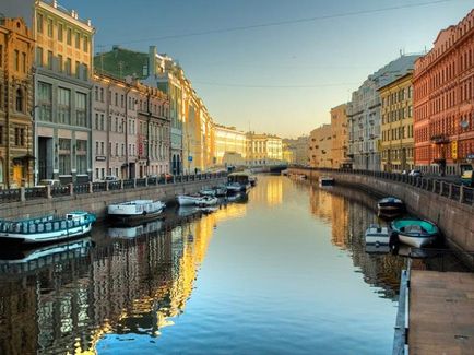 Cel mai frumos oras de pe canal (e) oraș frumos, pe canale