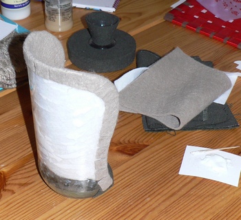 Scaunul de păpuși dintr-o sticla de plastic (scaun) Scaunul Puppet dintr-o sticlă de plastic