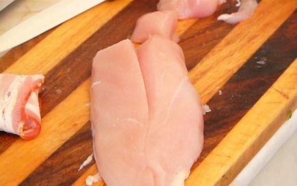 file de pui învelit în bacon într-o tigaie - o rețetă cu fotografie (de pui învelite în bacon) file de pui învelit în bacon într-o tigaie - reteta cu o fotografie