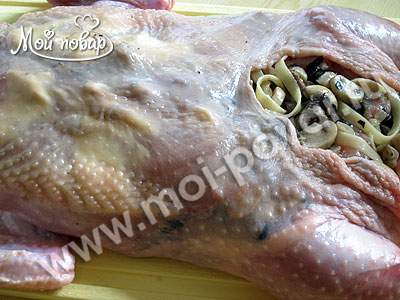 Pui umplut cu măruntaie și tăiței - reteta (pui) Pui umplut cu măruntaie și tăiței - reteta