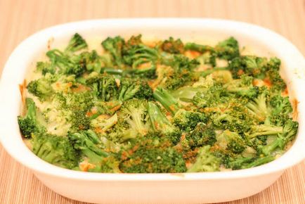 Pui cu broccoli într-un sos cremos, alimente (broccoli sos de smântână) Pui cu broccoli într-un sos cremos, alimente