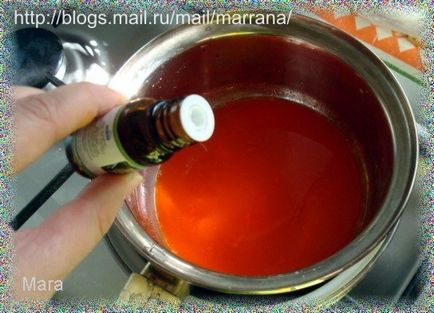 Mamă lumânare cu mâinile mamele (bentonita) Mama la lumânări mama cu mâinile lor