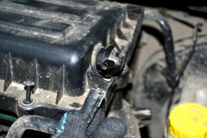 Modificarea etapa a filtrului de aer volkswagen sedan Polo cu pas instrucțiunile și o fotografie (înlocuirea filtrului de aer al motorului Volkswagen Polo sedan) Modificarea etapa a filtrului de aer volkswagen sedan Polo cu instrucțiuni pas cu pas și fotografii