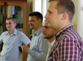 Banii sunt sau sunt, engleză club de comunicare (de club) Banii sunt sau sunt, club de comunicare engleză