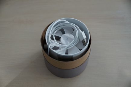 Privire de ansamblu ventilator de masă 104 vh ventilator de răcire USB, care este trecut de pe un braț oscilant (recenzie) Privire de ansamblu tabel fan vh 104 usb ventilator, care este activat de o singură miscare a incheieturii