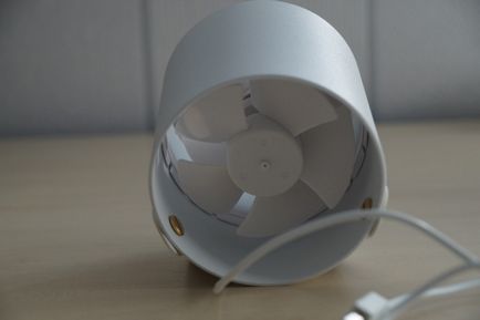 Privire de ansamblu ventilator de masă 104 vh ventilator de răcire USB, care este trecut de pe un braț oscilant (recenzie) Privire de ansamblu tabel fan vh 104 usb ventilator, care este activat de o singură miscare a incheieturii