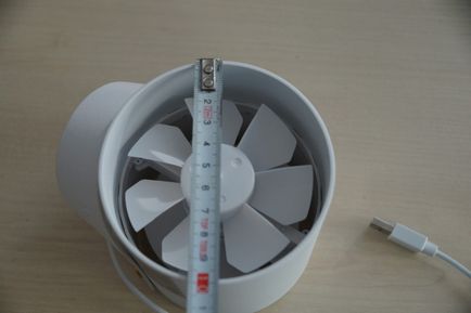 Privire de ansamblu ventilator de masă 104 vh ventilator de răcire USB, care este trecut de pe un braț oscilant (ventilator) Privire de ansamblu tabel fan vh 104 usb ventilator, care este activat de o singură miscare a incheieturii
