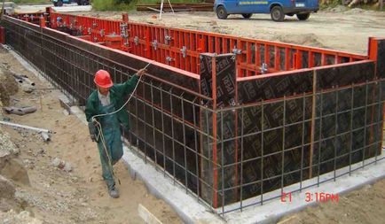 Placaj de cofrare cu mâinile lor, foto, video (cofraje) placaj de cofrare cu mâinile lor, foto, video