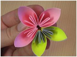 meserii Origami pentru noul an cu mâinile lor în fotografie și video microni (mâini) meserii Origami pentru noul an cu mâinile lor în fotografie și video microni