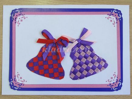 Carte poștală cu mâinile lor de la panglici de satin (utilizare) Carte poștală cu mâinile lor de la panglici de satin