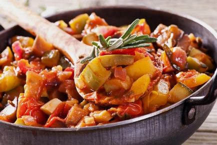 zacusca cu dovlecel (cu cartofi, carne de pui) rețete (legume) tocană de legume cu dovlecei (cu cartofi, pui) reteta