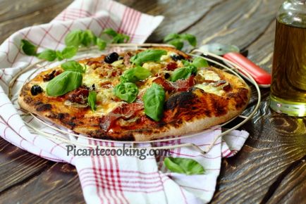 kaprichoza pizza (pizza Capricciosa), picantecooking (pizza) kaprichoza pizza (pizza Capricciosa), picantecooking