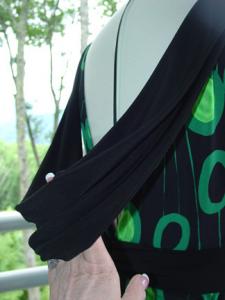 Rochie cu un rocker în gât și pe spate (opțiuni rocker după) Rochie cu un rocker în gât și pe spate