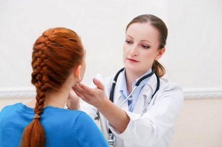 Cauzele gât fără febră (rinită cu descărcare nazală) Cauzele durere în gât, fără febră
