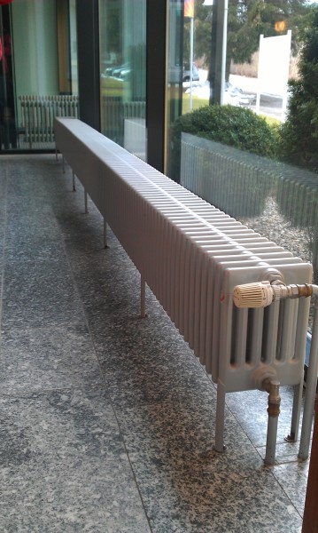 controlul temperaturii la instrucțiunile de instalare de încălzire a radiatorului cu mâinile lor, clipuri video și fotografii (temperatura) Regulator de temperatură pentru instrucțiuni de instalare pentru radiatoarele de încălzire cu mâinile lor, clipuri video și fotografii