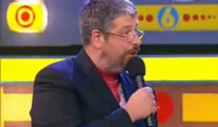 corn de rinocer constă în mod avantajos din aceeași substanță ca și (adaos) corn de rinocer constă în mod avantajos din aceeași substanță ca și