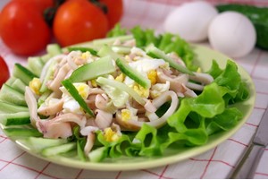 Salata cu calmari și castravete