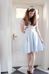 Din ceea ce sa poarte fusta albastru pentru look feminin, arta de a fi o femeie (purtarea) Din ceea ce sa poarte fusta albastru pentru look feminin, arta de a fi femeie