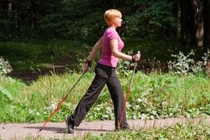 Nordic Walking - binele și răul cauzat sănătății (daune) Nordic Walking - avantajele și efectelor dăunătoare asupra sănătății