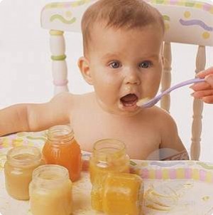 Cum mănâncă 4 luni copil vechi (tabele băieți statistic de creștere) Cum mănâncă copii în vârstă de 4 luni